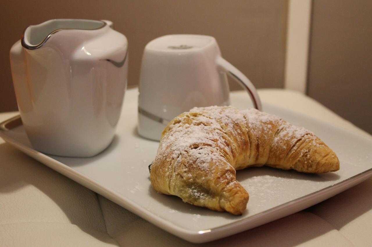 Al 68 Di Piazza Cavour Bed & Breakfast Napoli Ngoại thất bức ảnh